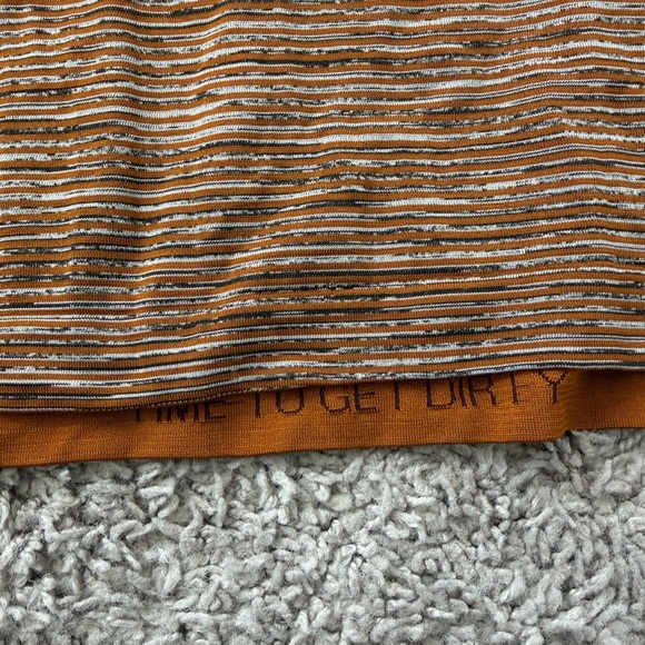 Lululemon Men's Metal Vent Tech Short Sleeve shirt in a Dark Adobe Fools Gold - Picture 5 of 6